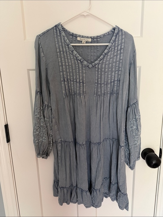 Solitaire Tops - Solitaire Light Blue V-Neck Pintuck Tiered Tunic